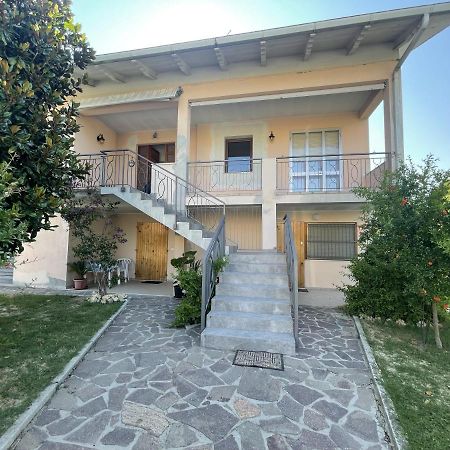 Oasi Di Relax Apartment Santa Maria di Scacciano Bagian luar foto