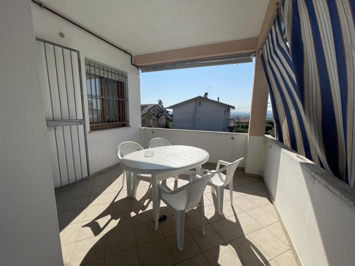 Oasi Di Relax Apartment Santa Maria di Scacciano Bagian luar foto