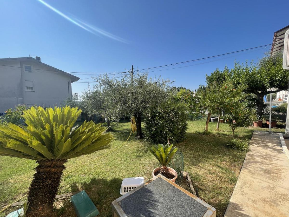 Oasi Di Relax Apartment Santa Maria di Scacciano Bagian luar foto